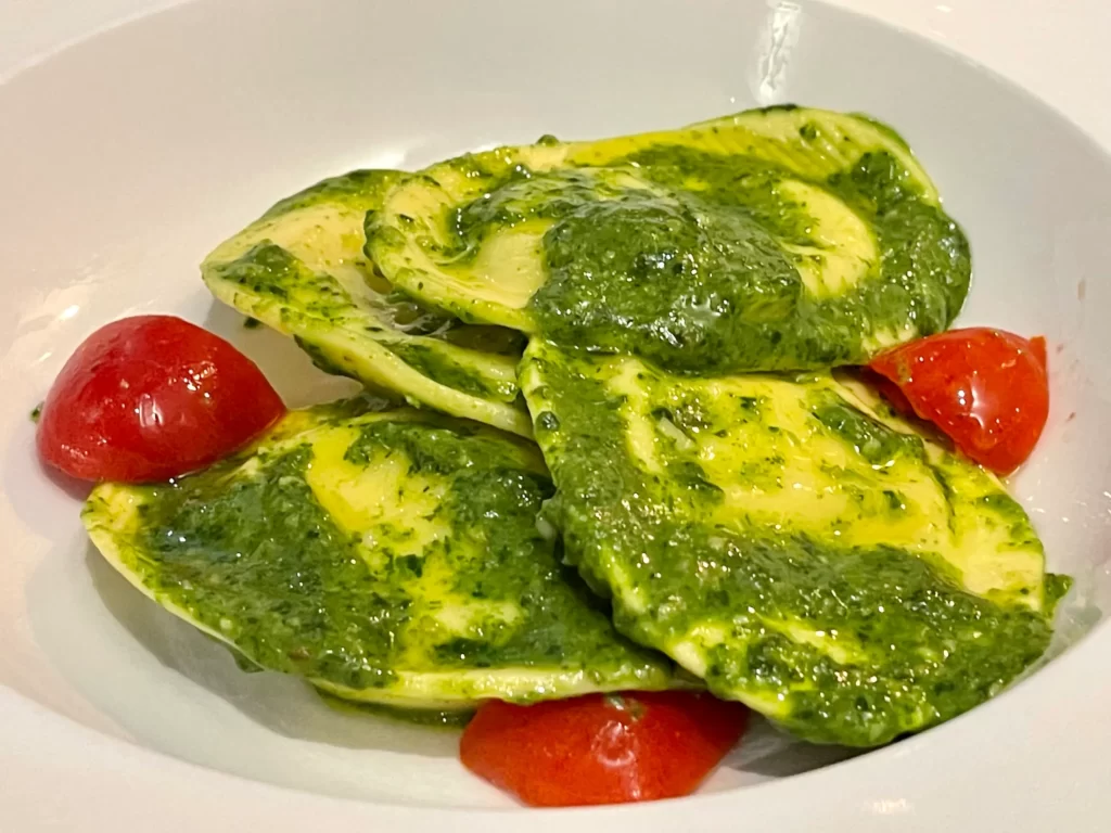 Ravioli al pesto e pomodorini con ripieno di burrata - l&amp;#39;OlivoNews